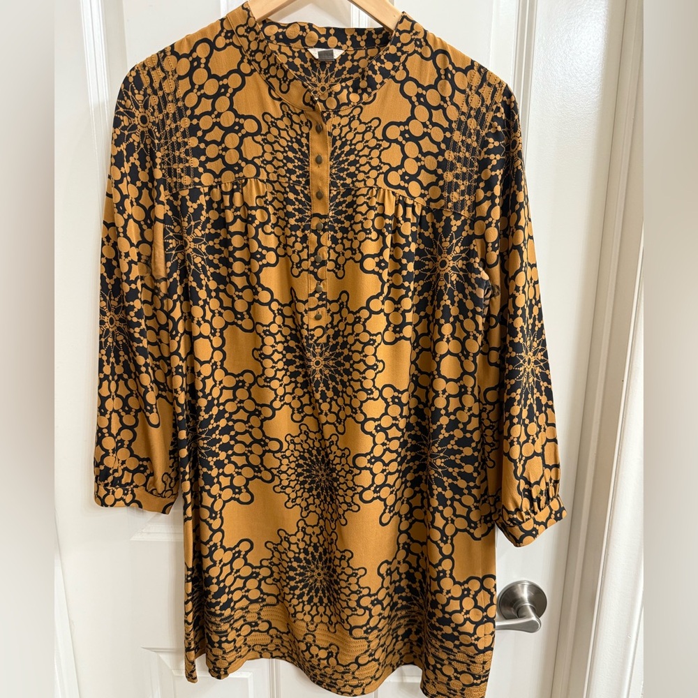 Fossil Silk Black and Brown Circle Pattern Tunic 3/4 Sleeve Metal Buttons